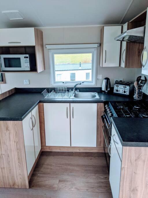 Large 4 Person Couples And Family Caravan In Newquay Bay Resort מראה חיצוני תמונה