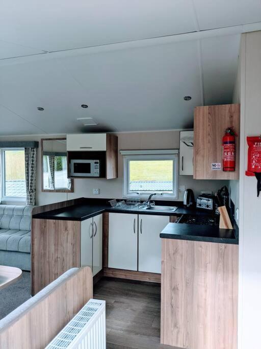 Large 4 Person Couples And Family Caravan In Newquay Bay Resort מראה חיצוני תמונה