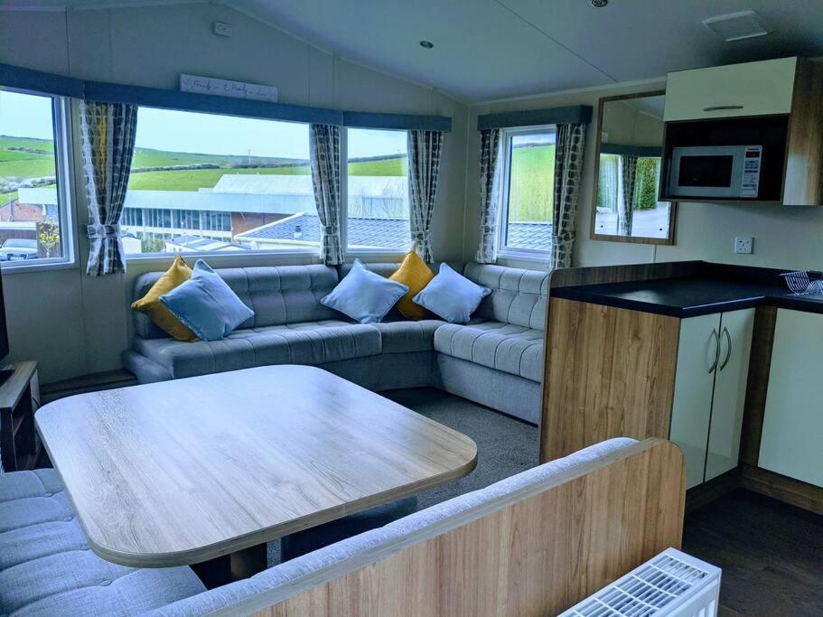 Large 4 Person Couples And Family Caravan In Newquay Bay Resort מראה חיצוני תמונה