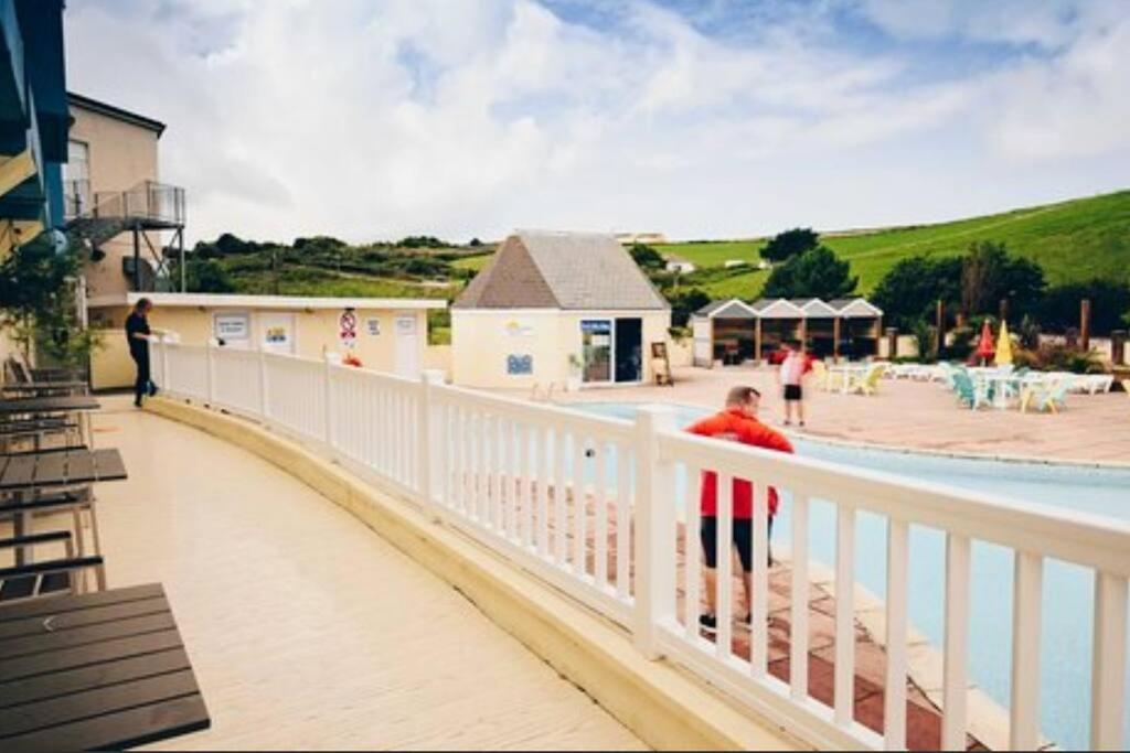 Large 4 Person Couples And Family Caravan In Newquay Bay Resort מראה חיצוני תמונה