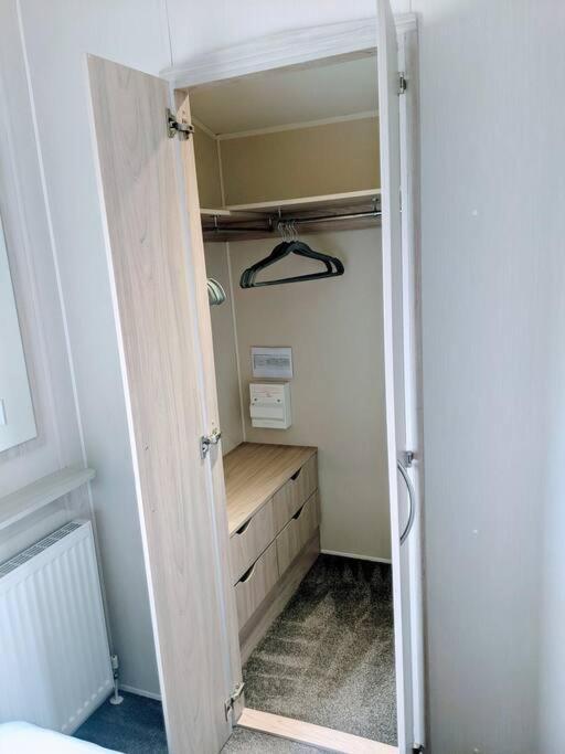 Large 4 Person Couples And Family Caravan In Newquay Bay Resort מראה חיצוני תמונה