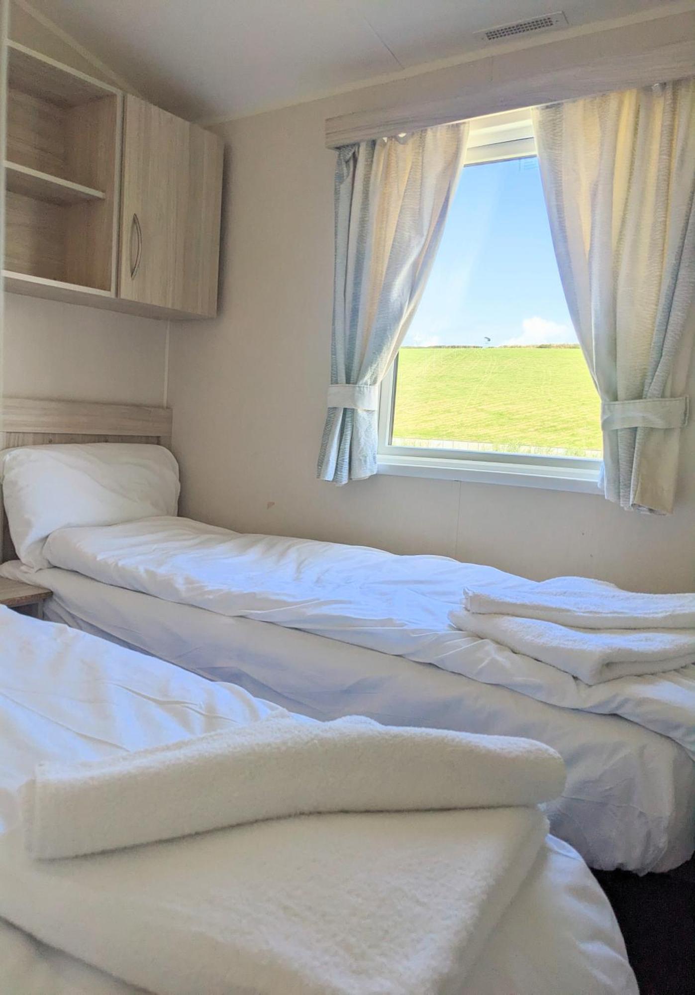 Large 4 Person Couples And Family Caravan In Newquay Bay Resort מראה חיצוני תמונה